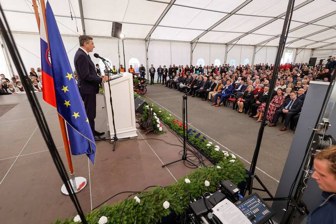 Predsednik Republike Slovenije Borut Pahor se je kot slavnostni govornik udeležil osrednje prireditve ob 100. obletnici priključitve vasi Libeliče k matični domovini